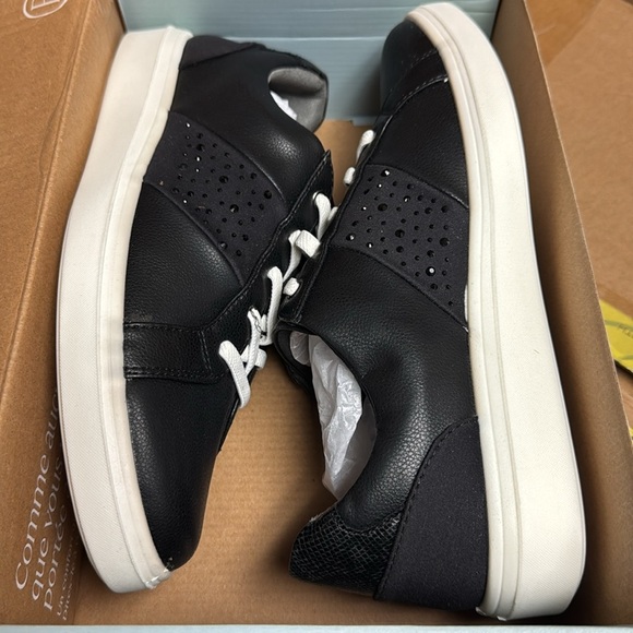 Bzees Happy Friday Lace Up Sneaker (WIDE) - Picture 6 of 10